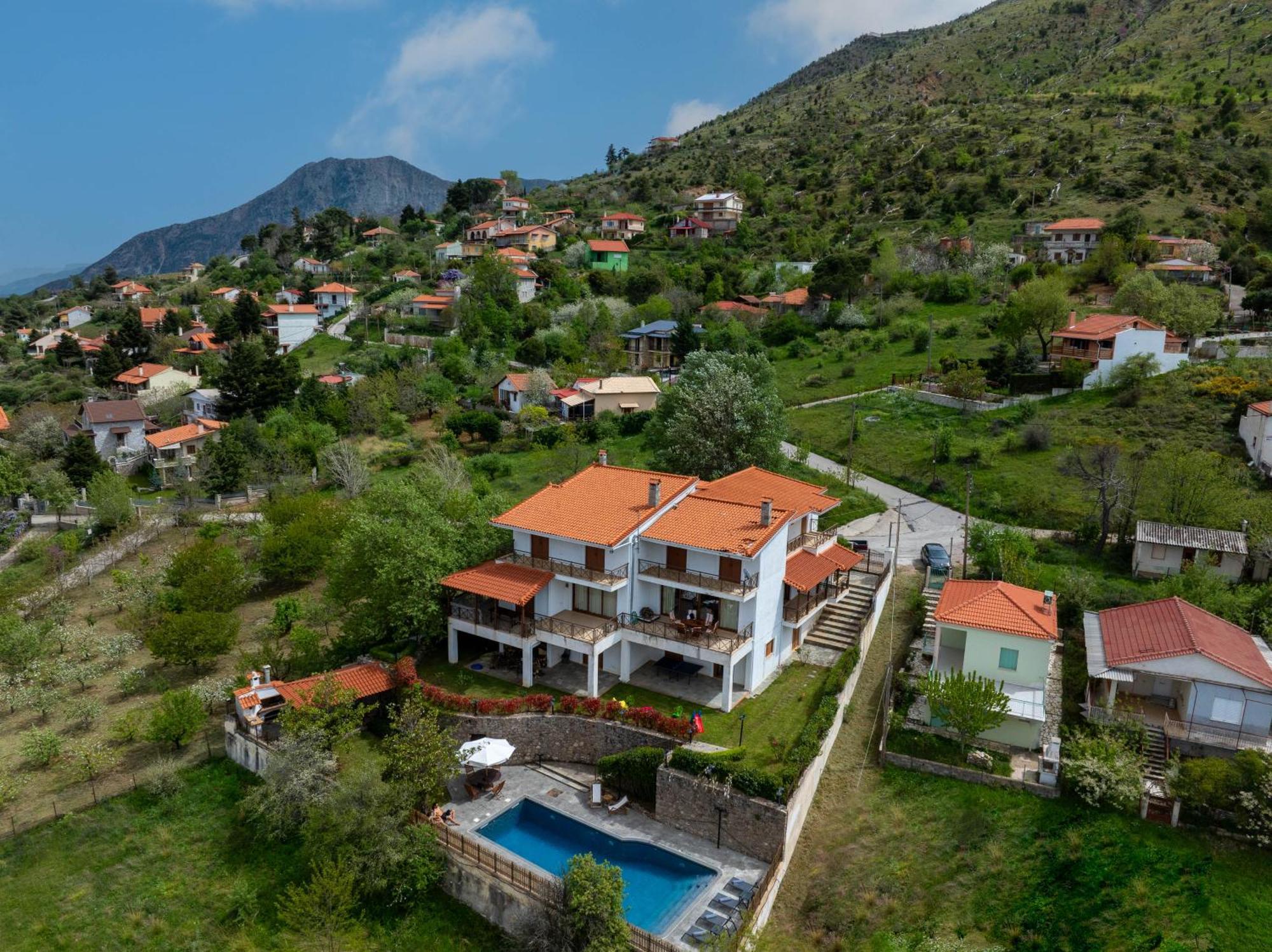 Traditional Luxury Villa Armonia 아이기오 외부 사진