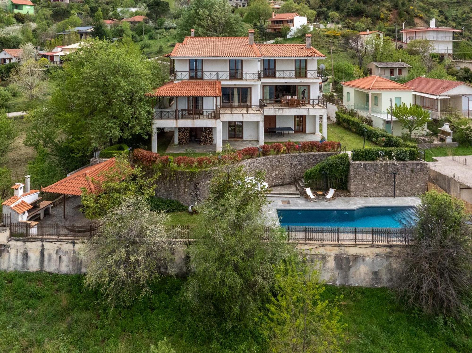 Traditional Luxury Villa Armonia 아이기오 외부 사진