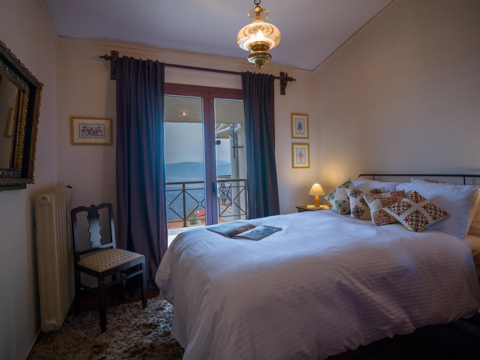 Traditional Luxury Villa Armonia 아이기오 외부 사진