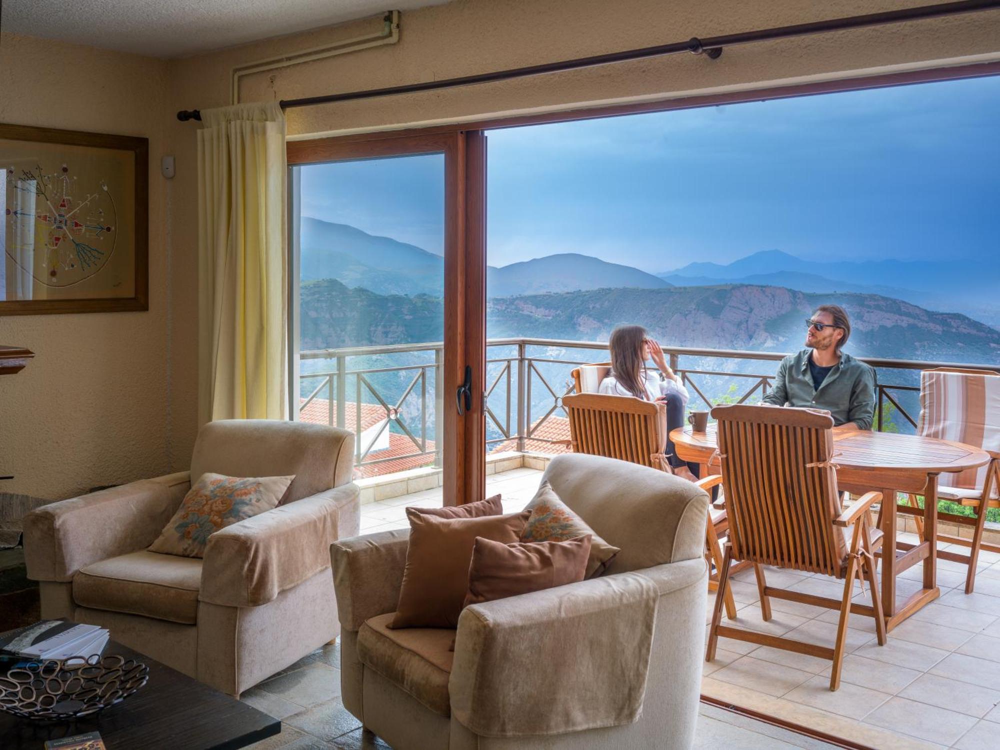 Traditional Luxury Villa Armonia 아이기오 외부 사진