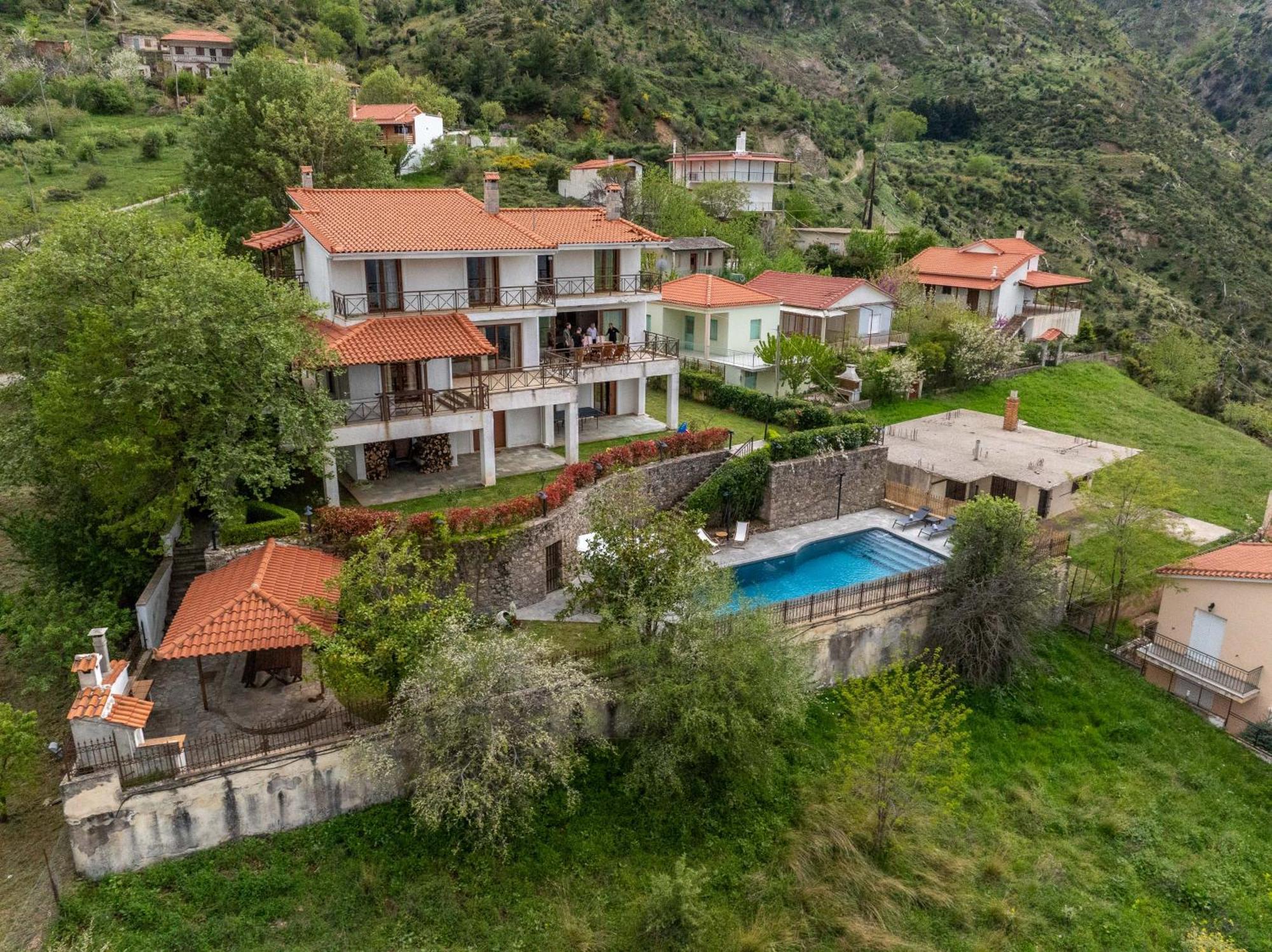 Traditional Luxury Villa Armonia 아이기오 외부 사진